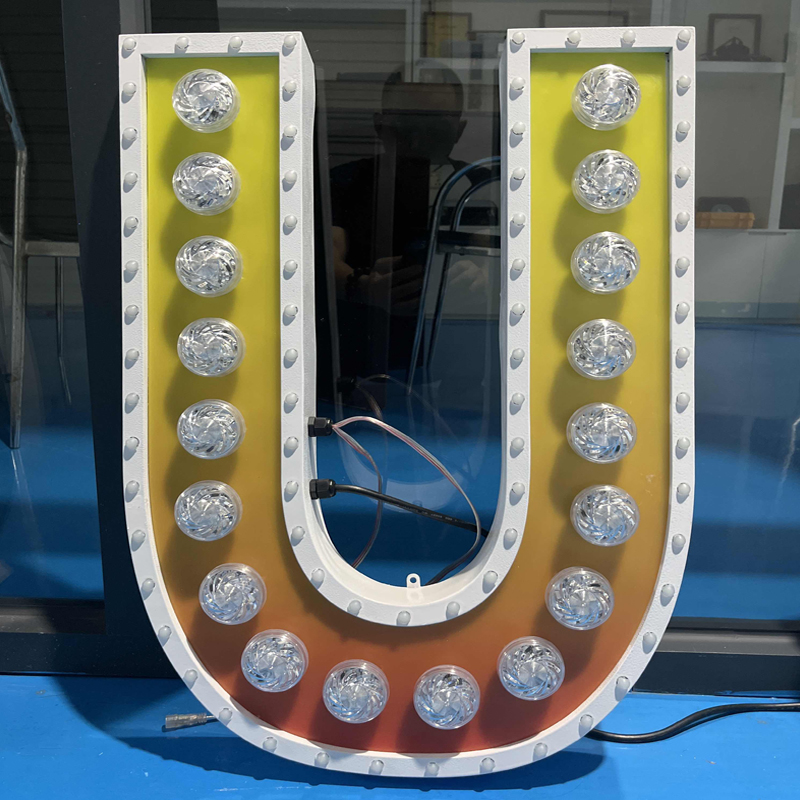 为何游乐场合常用金属LED发光字标识装饰？